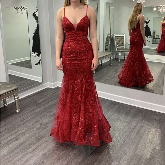 ellie wilde Dresses & Skirts - Red prom dress